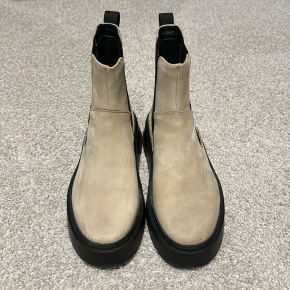 Vagabond Lug Boots - Picture 2 of 7